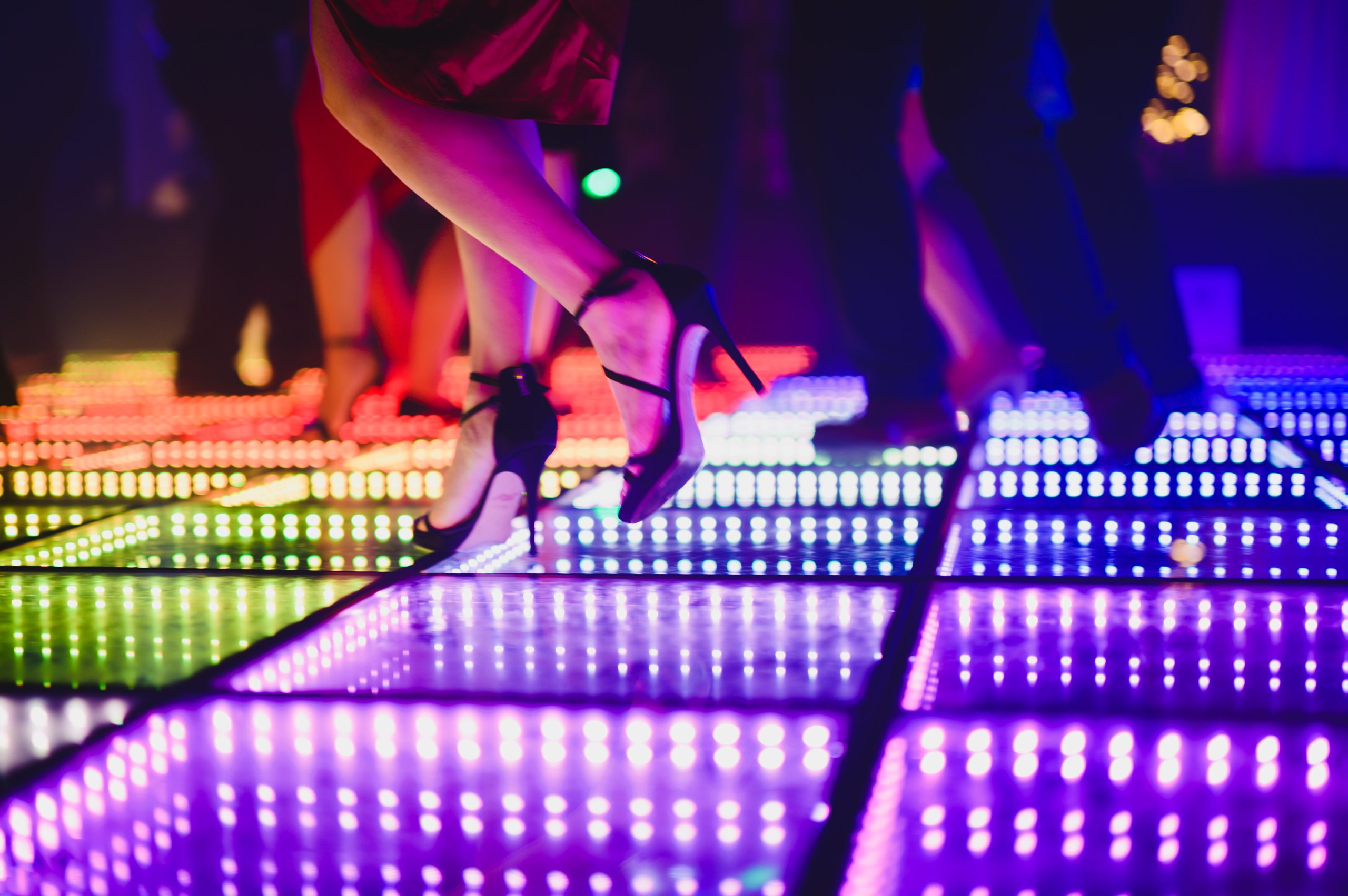 working the crowd 01 (females dancing on an led-light floor)